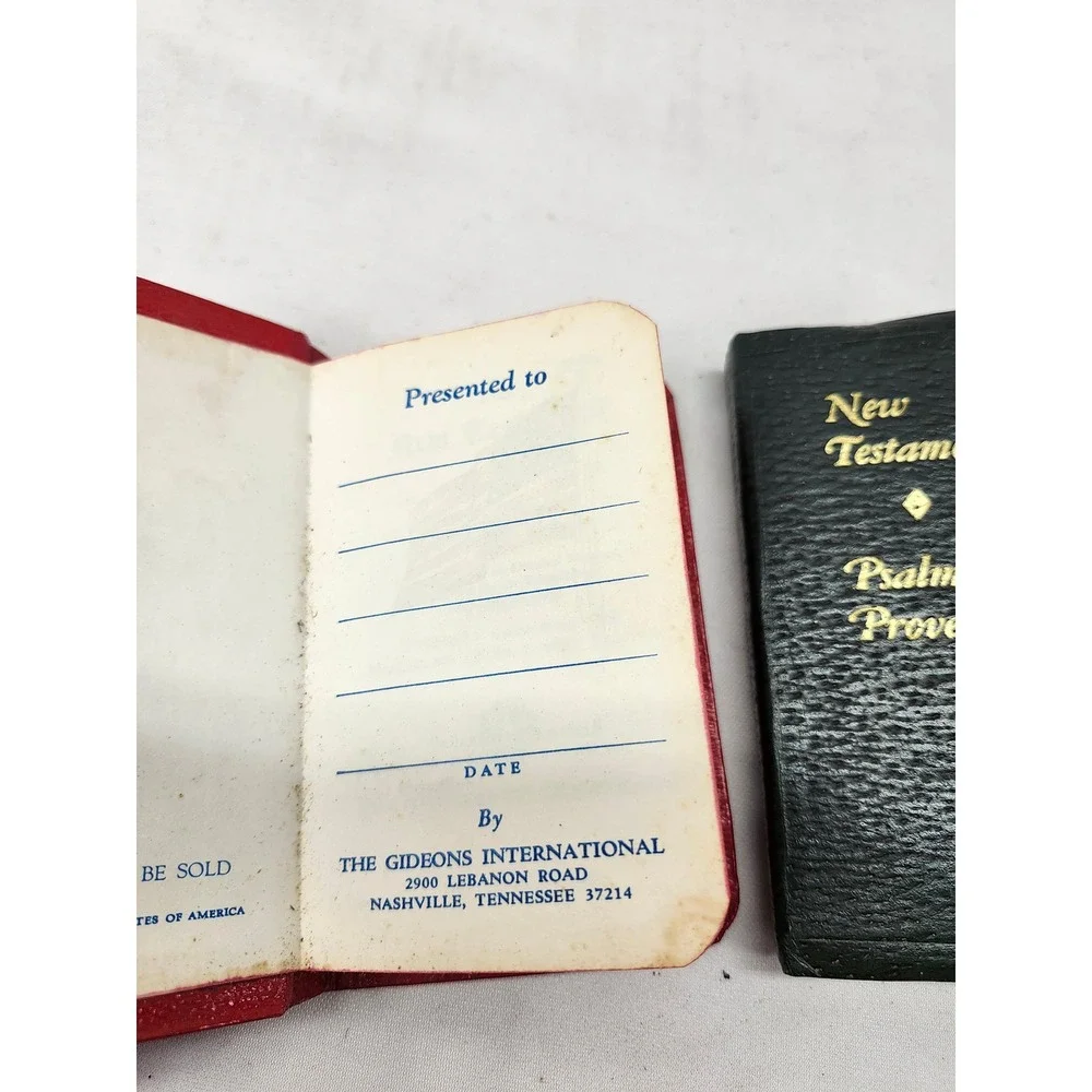 Lot of 2 Vintage 1968 Gideons New Testament Psalms Proverbs Pocket Bibles KJV